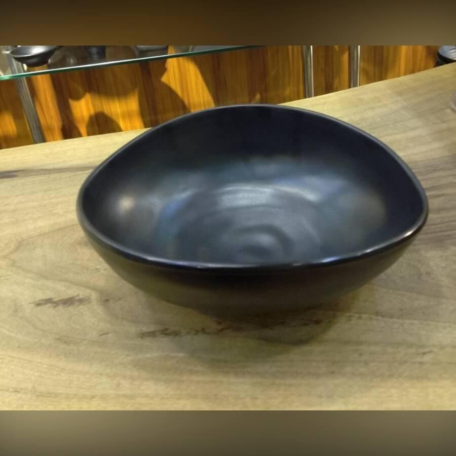 کاسه سالاد بیضی ملامین ابعاد ۲۴×۲۰ سانتیمتر مشکی و طوسی کاسه سالاد بیضی ملامین ۲۴×۲۰ سانتیمتر در رنگهای مشکی و طوسی