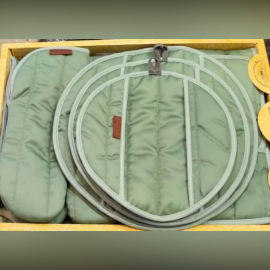 ست ۱۱ پارچه پیشبند کتان با جعبه و رنگبندی متنوع ست کامل پیشبند آشپزخانه ۱۱ پارچه با جنس کتان و لایه داخلی پشمشیشه